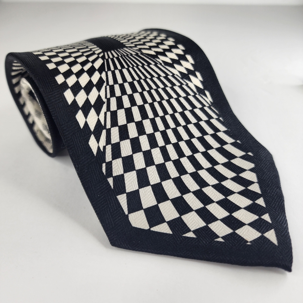 BRUNO PIATTELLI Black & White Silk Tie.
